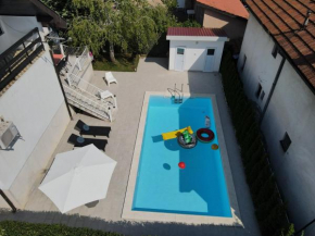 Villa Mina Kladovo, 5-Bedroom Villa with Pool for up to 12 People
